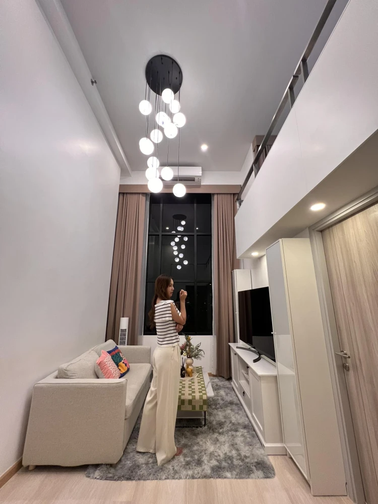 For rent: Knightsbridge Prime Sathorn, Duplex room, high ceiling, open, airy, with a view of Suan Phlu. Hurry and reserve now.