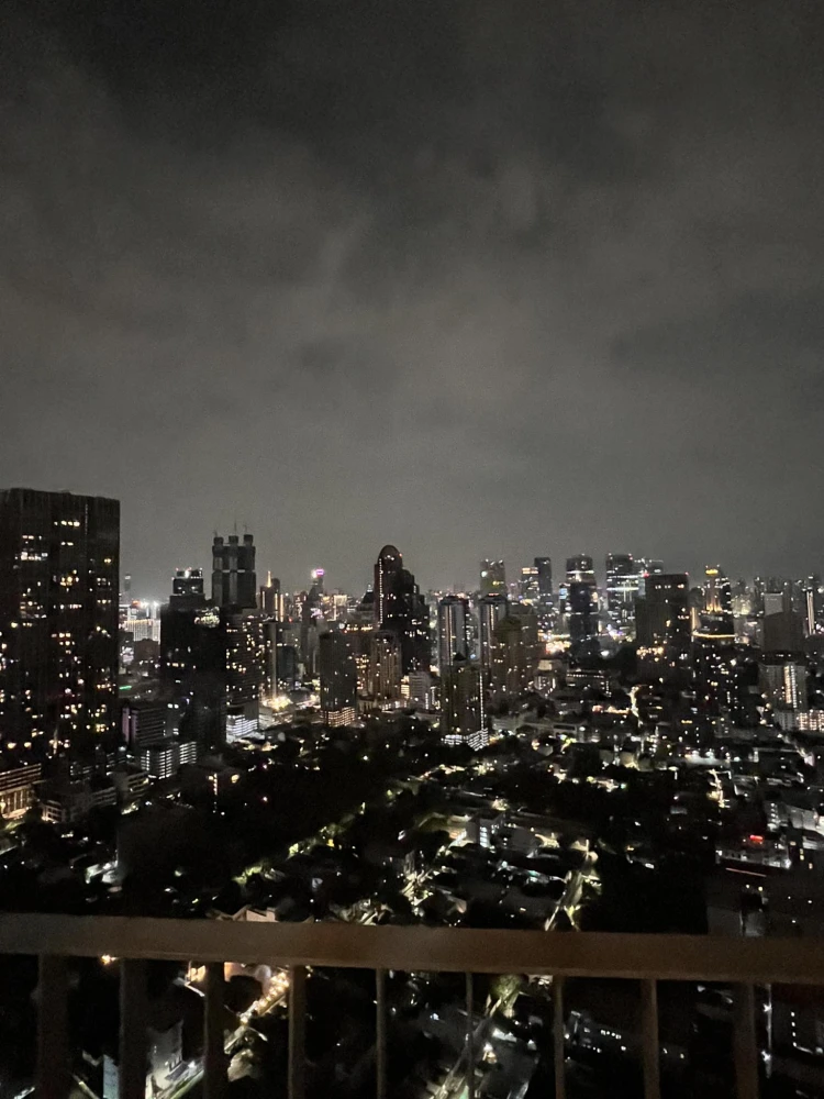 For rent: Knightsbridge Prime Sathorn, Duplex room, high ceiling, open, airy, with a view of Suan Phlu. Hurry and reserve now.