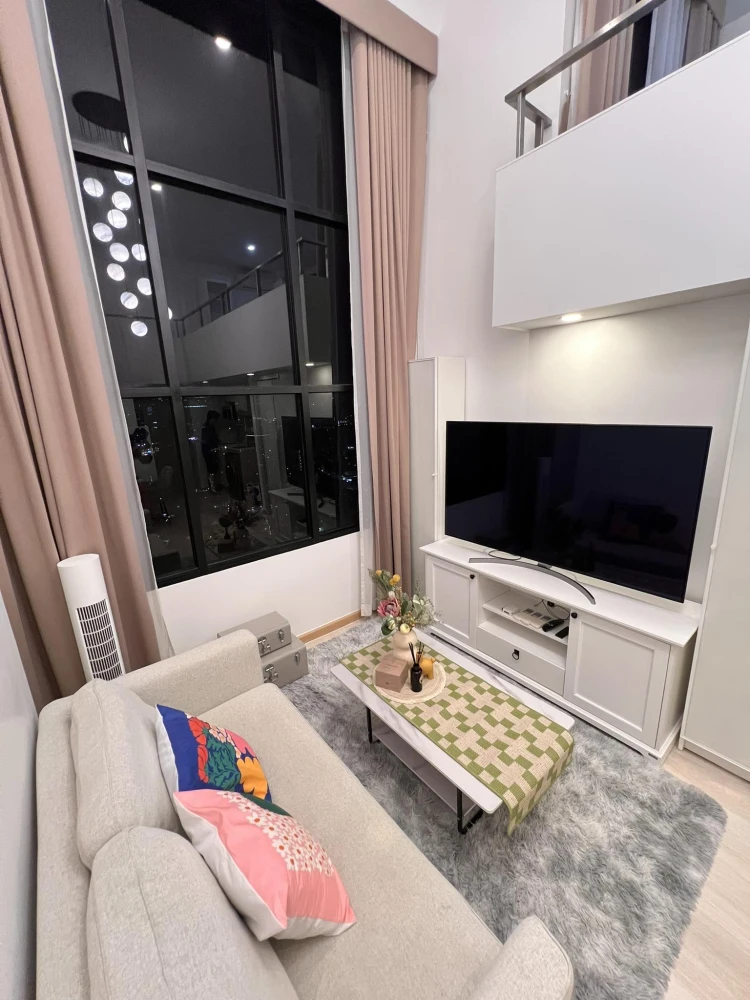For rent: Knightsbridge Prime Sathorn, Duplex room, high ceiling, open, airy, with a view of Suan Phlu. Hurry and reserve now.
