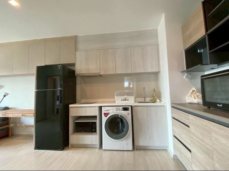 For rent: Life Condo Sukhumvit 48, corner room with privacy, full facilities, hurry and reserve now, don't miss out!
