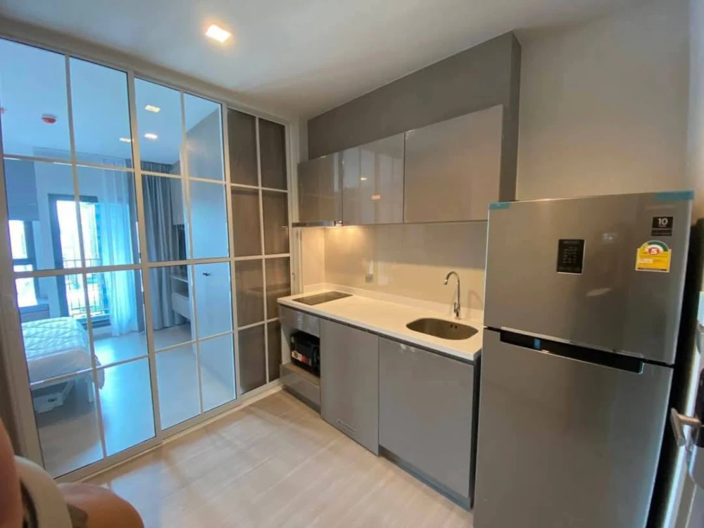 Life Asoke Rama 9 condo for rent. Ready to move in. Fully furnished. 32nd floor. Unobstructed view of Makkasan Park. Book now!