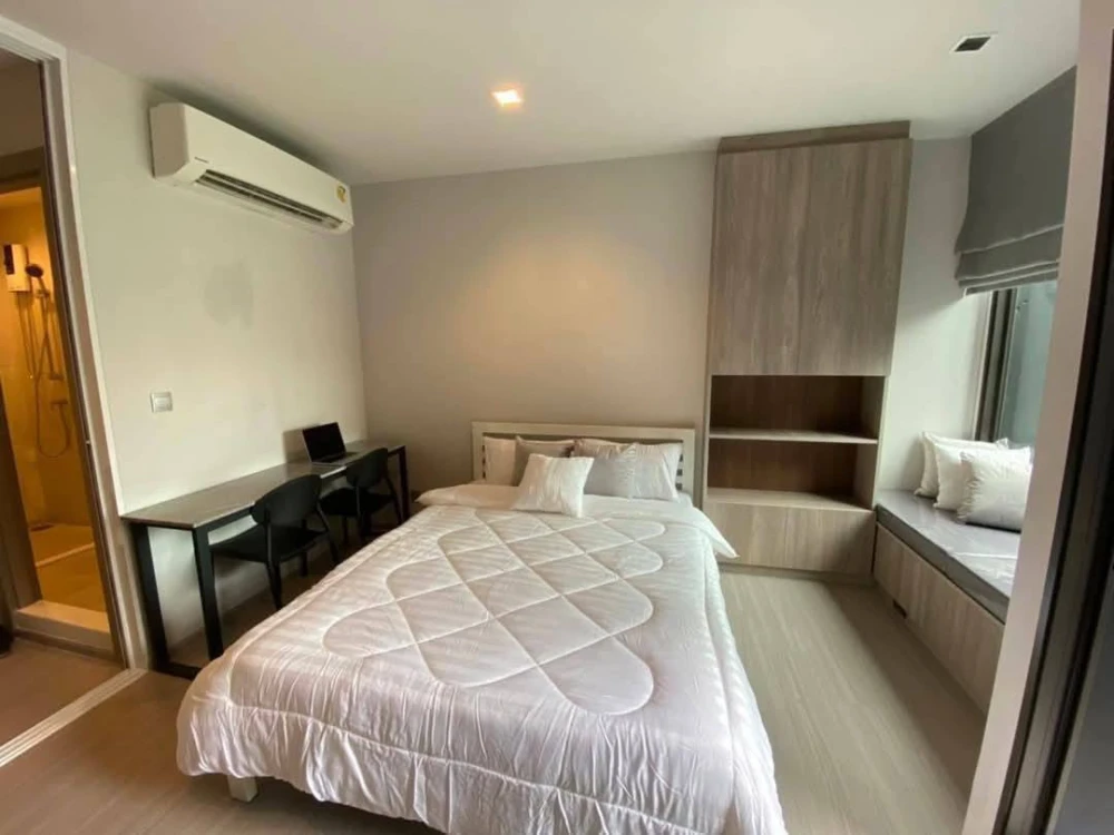 Life Asoke Rama 9 condo for rent. Ready to move in. Fully furnished. 32nd floor. Unobstructed view of Makkasan Park. Book now!
