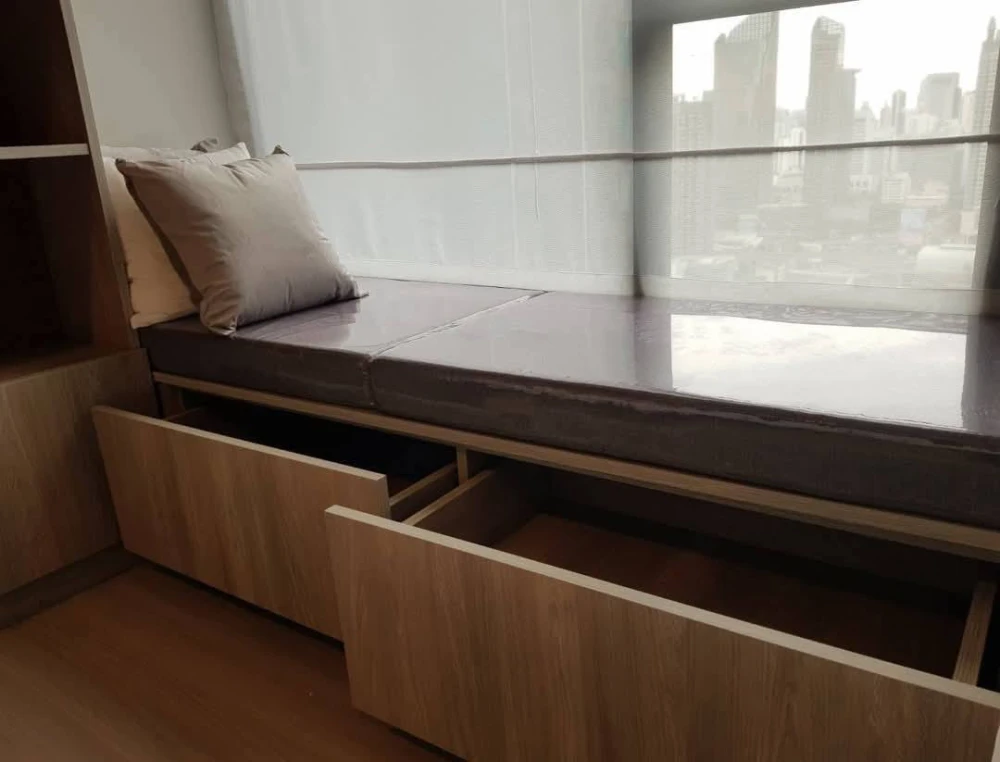 Life Asoke Rama 9 condo for rent. Ready to move in. Fully furnished. 32nd floor. Unobstructed view of Makkasan Park. Book now!