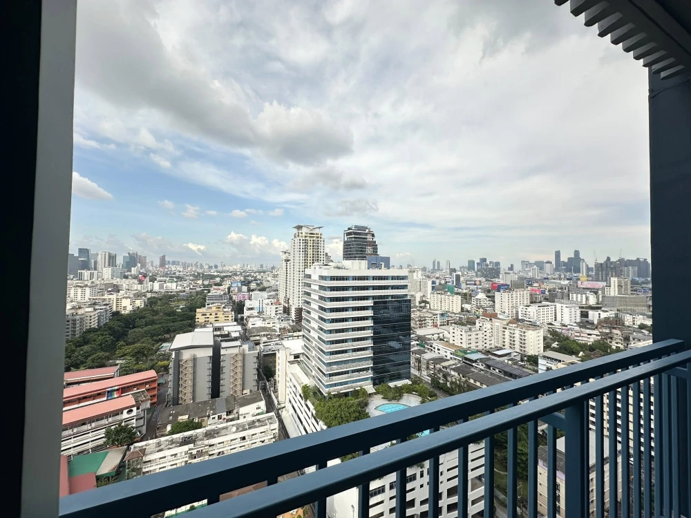 Condo for rent – ​​XT Phayathai. Ready to move in, spacious living area, amazing price. Book now, don't miss out!