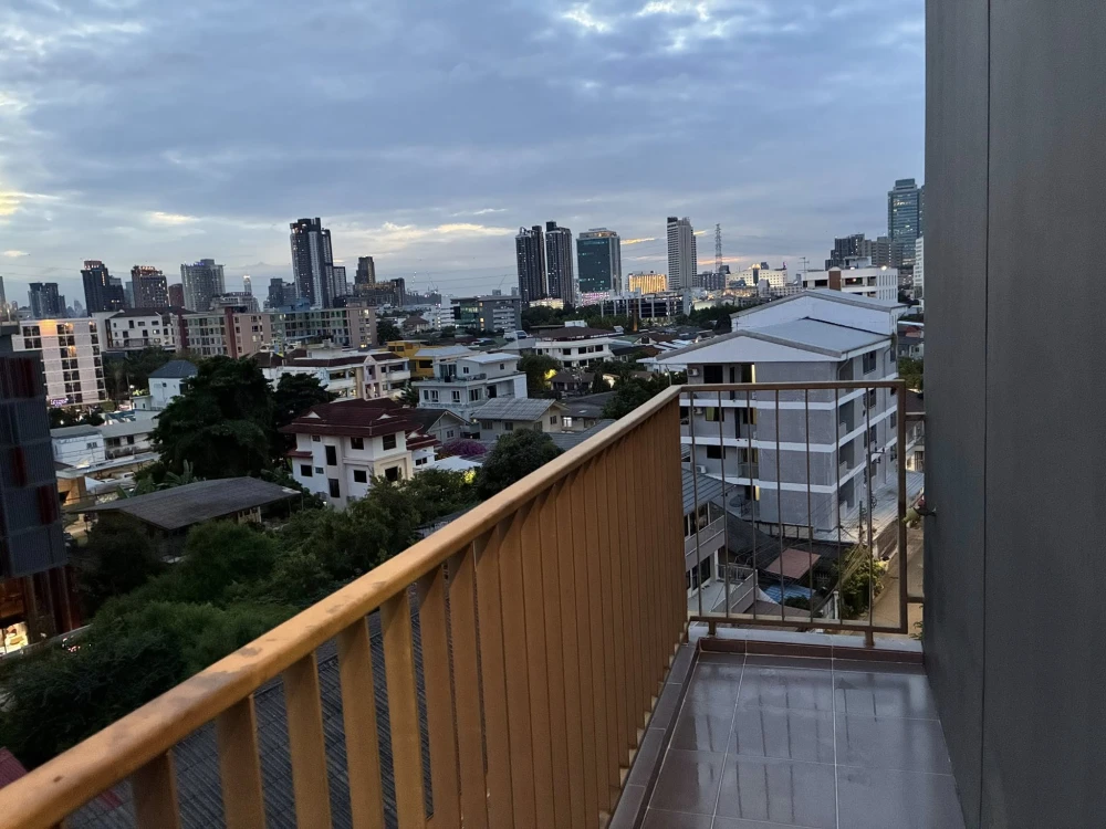 Condo for rent at Asher Ratchada-Huai Khwang. Ready to move in, fully furnished with appliances. Book today! Don't miss out!