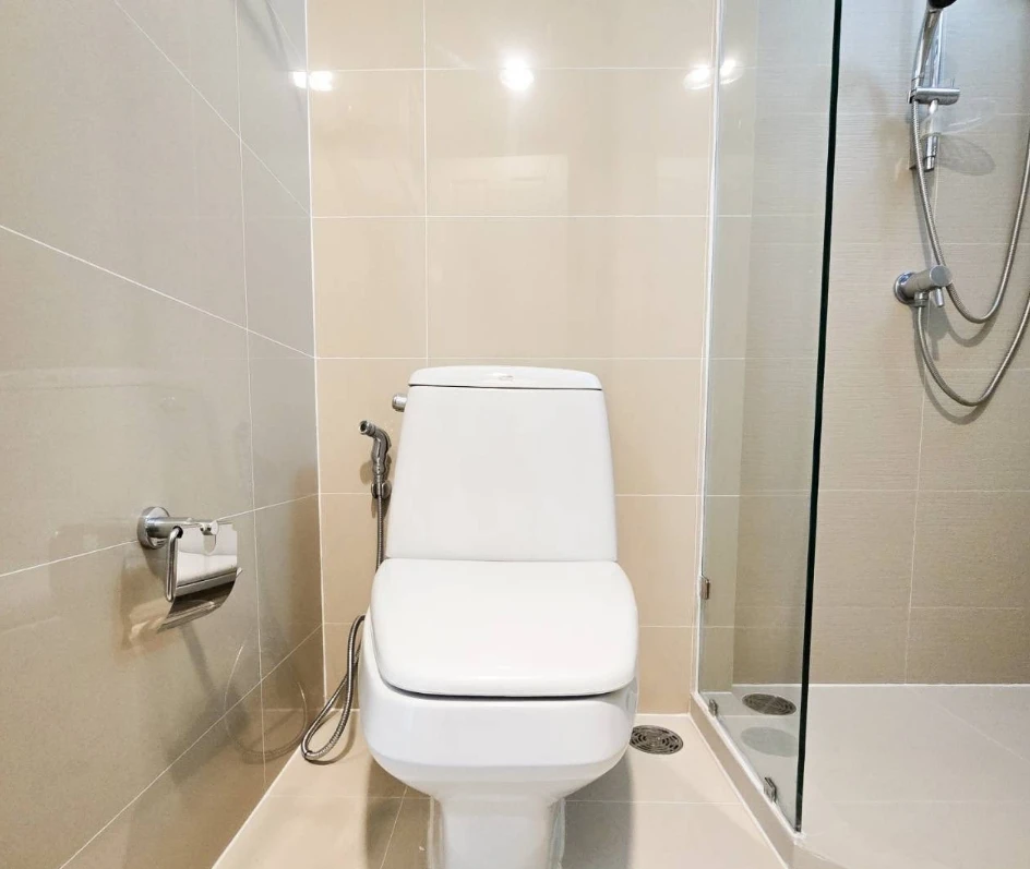Condo for rent at Belle Grand Rama 9. Large unit, rare find, 26th floor, high floor, unobstructed and beautiful view. Book now!