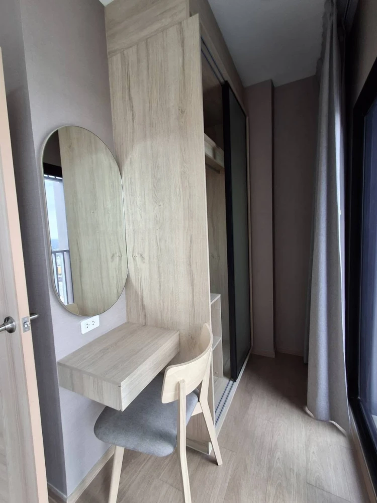 Condo for rent at Common TU. Beautiful built-in furniture, just like the show unit. Ready to move in. Wallpaper throughout the room. Move in quickly!