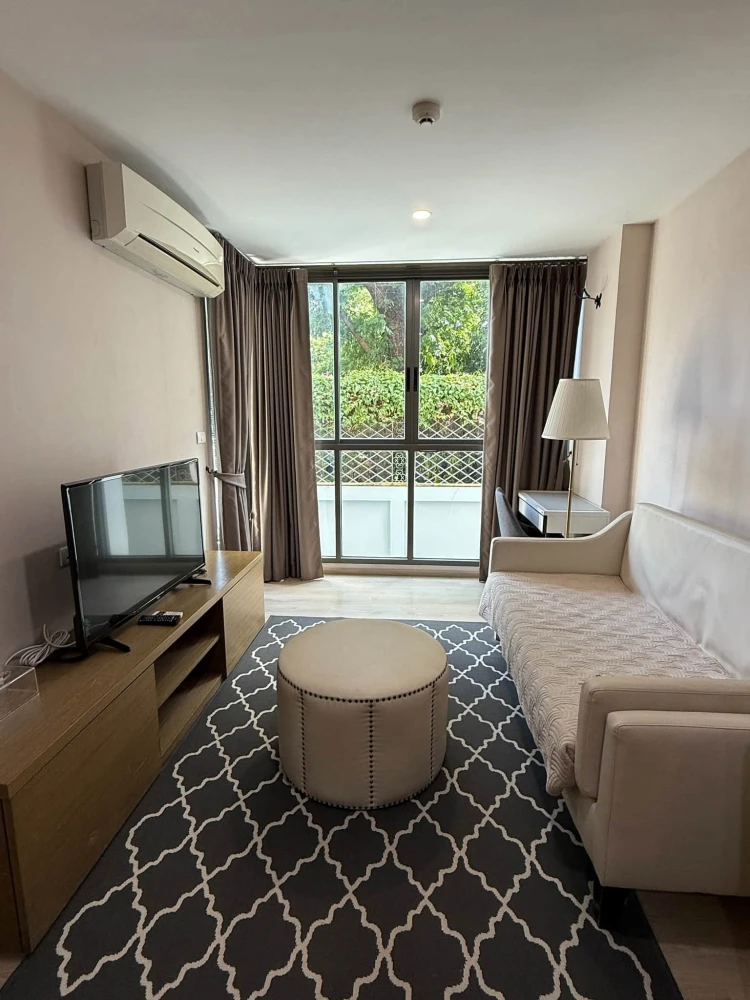 Condo for rent at D’ Memoria Phaholyothin 8. Spacious unit with a garden view and a peaceful atmosphere. Features a wide balcony with great airflow—bo
