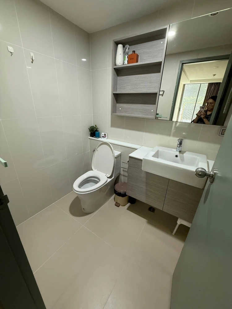 Condo for rent at D’ Memoria Phaholyothin 8. Spacious unit with a garden view and a peaceful atmosphere. Features a wide balcony with great airflow—bo