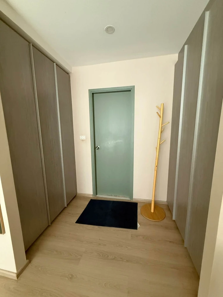 Condo for rent at D’ Memoria Phaholyothin 8. Spacious unit with a garden view and a peaceful atmosphere. Features a wide balcony with great airflow—bo