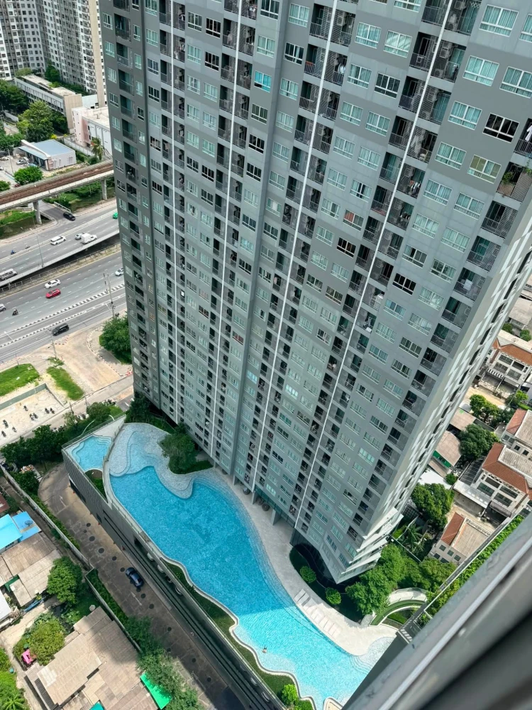 Condo for rent at Elio Sathorn Wutthakat. Nicely decorated, fully furnished with appliances. Amazing price! Book now, don't wait!