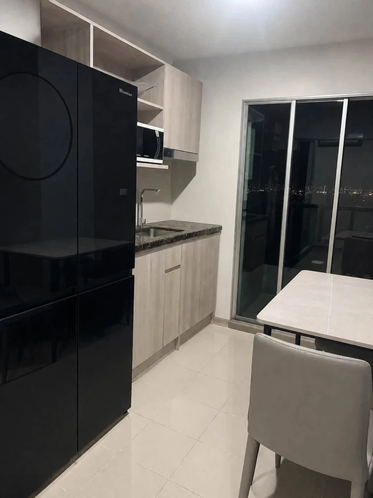 Condo for rent at Elio Sathorn Wutthakat. Nicely decorated, fully furnished with appliances. Amazing price! Book now, don't wait!