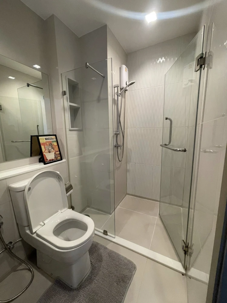 Condo for rent, Life Asoke rama 9, nice decorated room, 22nd floor, city view with complete facilities, book now.