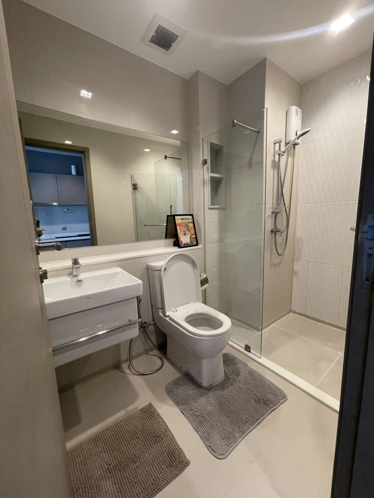 Condo for rent, Life Asoke rama 9, nice decorated room, 22nd floor, city view with complete facilities, book now.