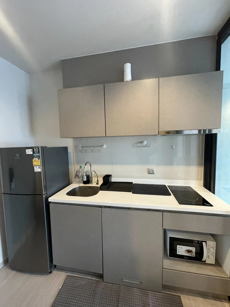 Condo for rent, Life Asoke rama 9, nice decorated room, 22nd floor, city view with complete facilities, book now.
