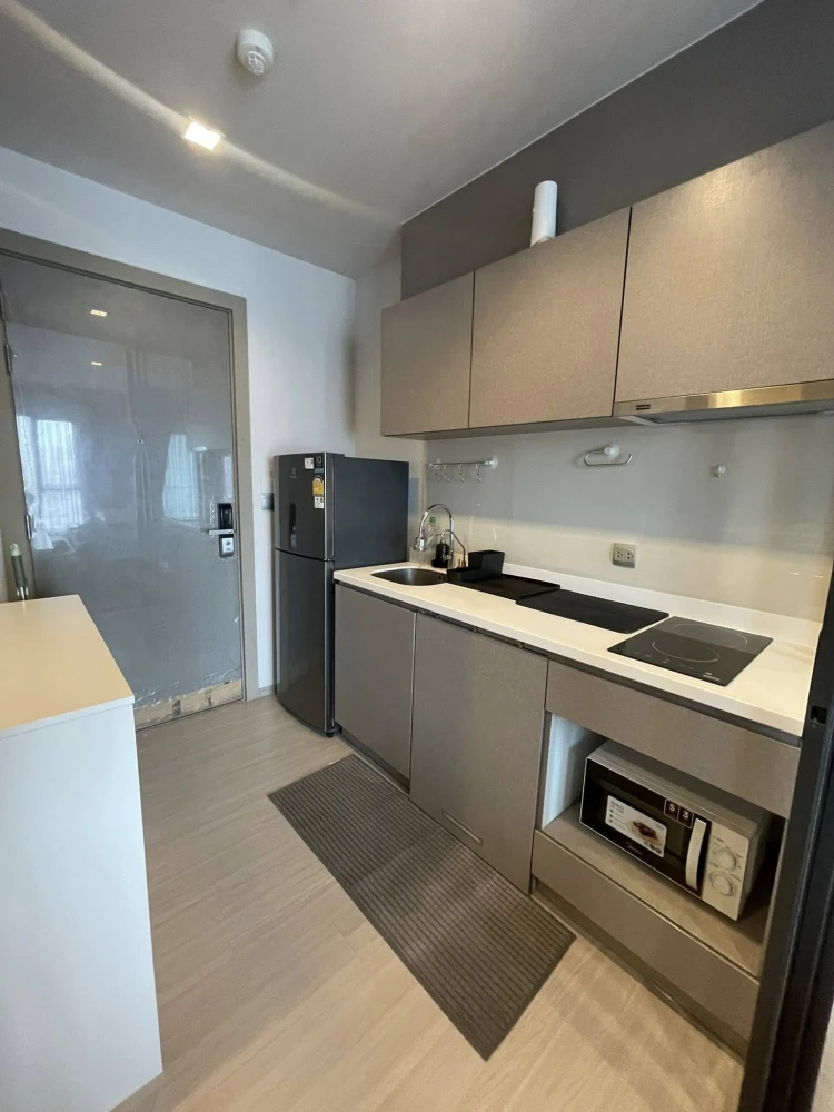 Condo for rent, Life Asoke rama 9, nice decorated room, 22nd floor, city view with complete facilities, book now.