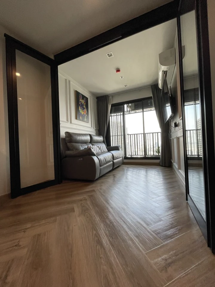 Condo for rent: Life Ladprao. Cozy room with ample living space. Fully equipped with all the amenities. Move in now!