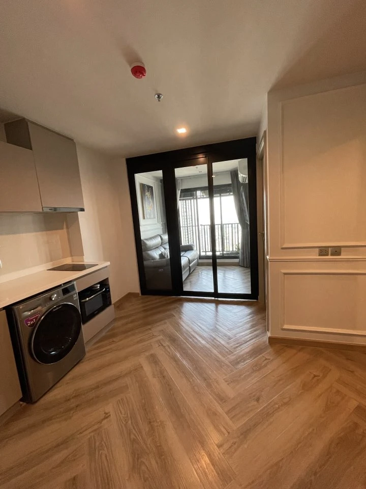 Condo for rent: Life Ladprao. Cozy room with ample living space. Fully equipped with all the amenities. Move in now!