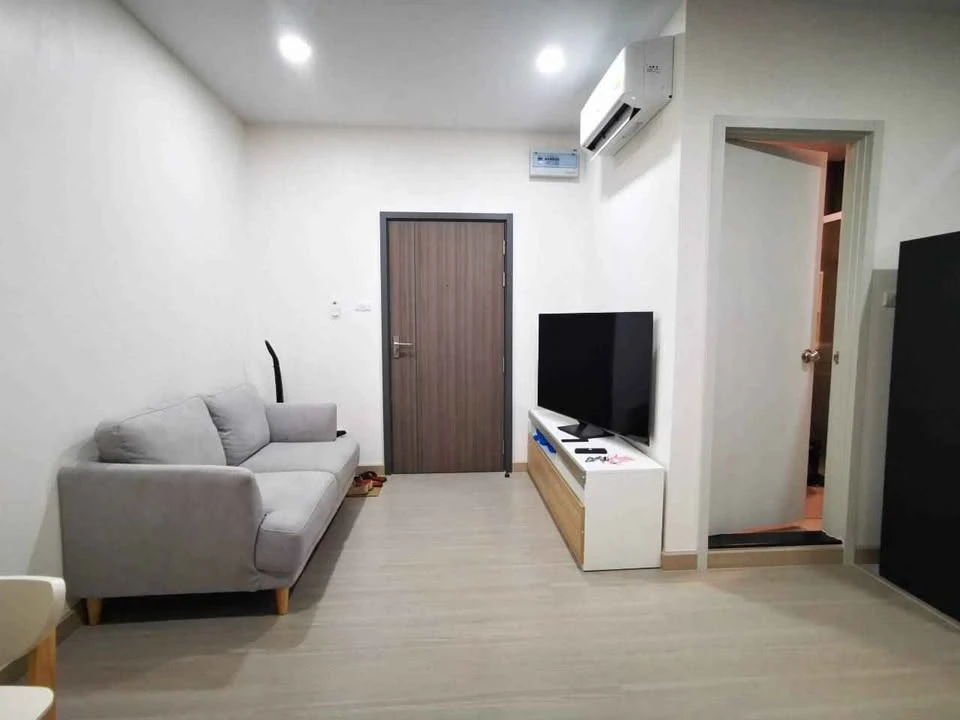 Condo for rent Life Ratchadapisek, spacious room, lots of usable space, complete in one place, hurry and book now.
