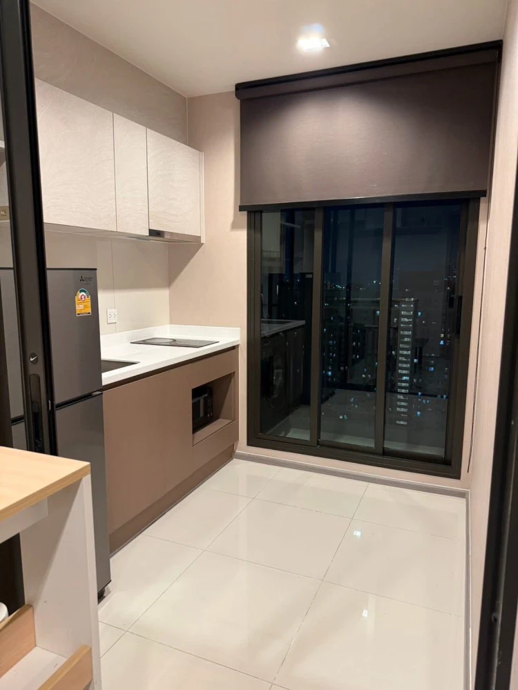 Condo for rent at Life Sathorn Sierra, ready to move in, 33rd floor. High floor with stunning views. Convenient and complete amenities. Book now befor
