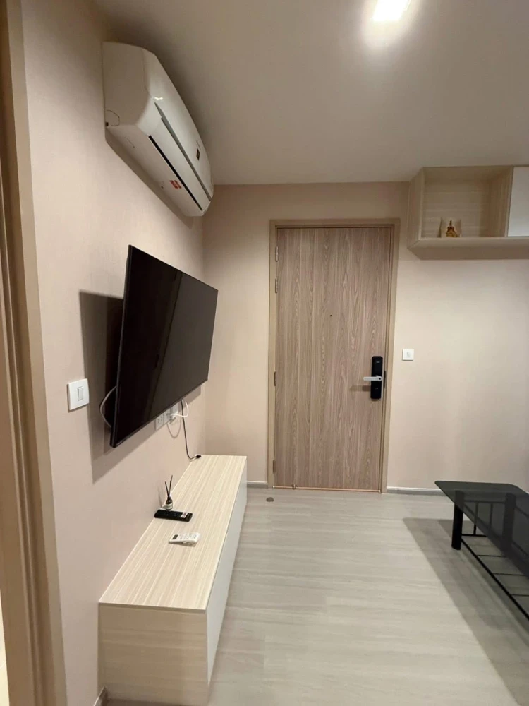 Condo for rent at Life Sathorn Sierra, ready to move in, 33rd floor. High floor with stunning views. Convenient and complete amenities. Book now befor