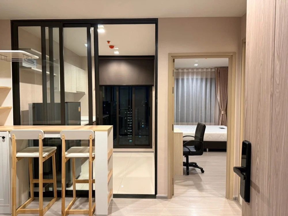 Condo for rent at Life Sathorn Sierra, ready to move in, 33rd floor. High floor with stunning views. Convenient and complete amenities. Book now befor
