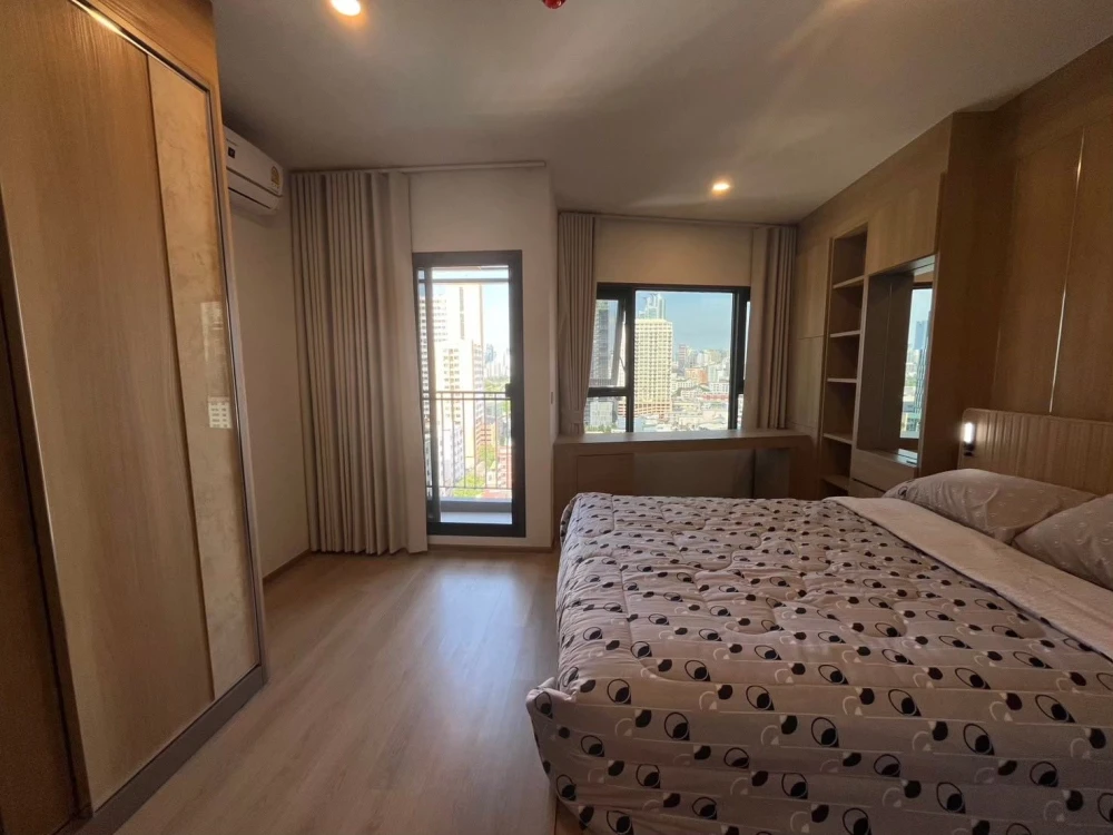 Condo for rent: Life Rama 4 - Asoke, studio room, 14th floor, city view, excellent location, room stays cool. Book today! Don't miss out! images