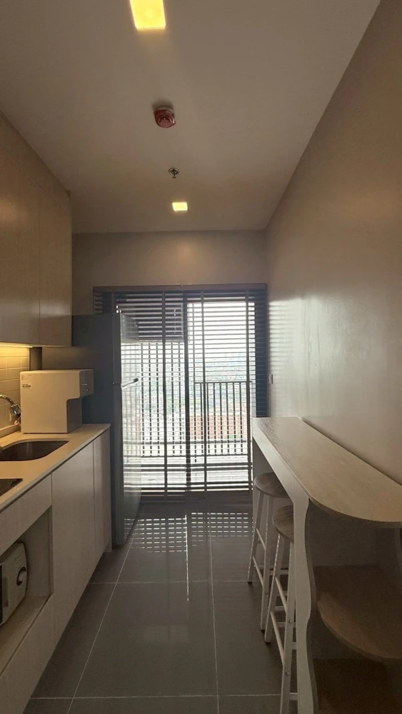 Condo for rent at Metris Rama 9-Ramkhamhaeng. Fully furnished and equipped with appliances. Just bring your suitcase and move in!