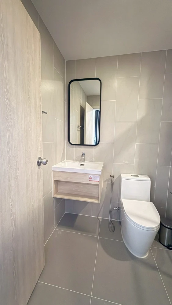 Condo for rent at Metris Rama 9-Ramkhamhaeng. Fully furnished and equipped with appliances. Just bring your suitcase and move in!