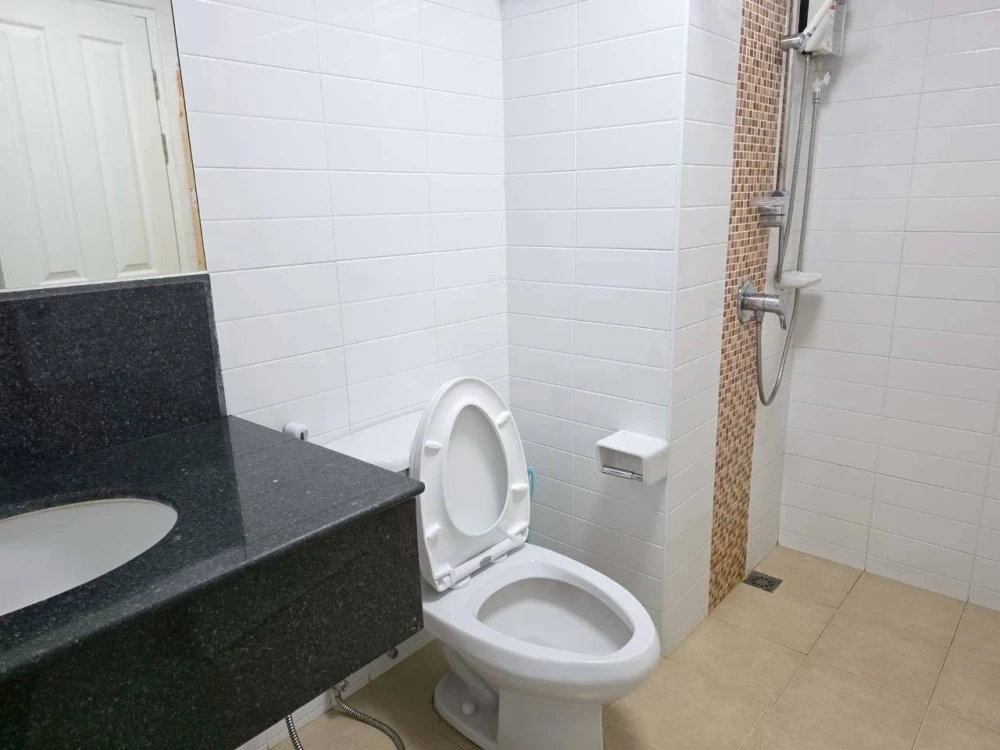 Condo for rent at Metro Park Sathorn. Fully furnished and ready to move in. Complete amenities. Don't miss out!