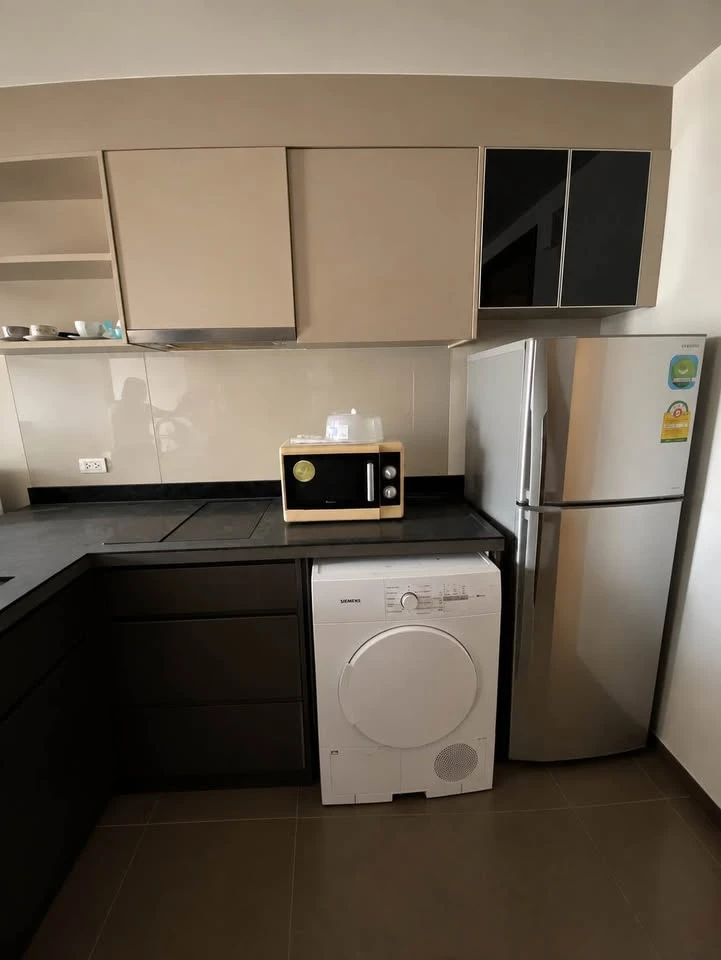 Condo for rent at Onyx Phahonyothin—spacious, with ample living area and complete convenience. Book now—don't miss out!