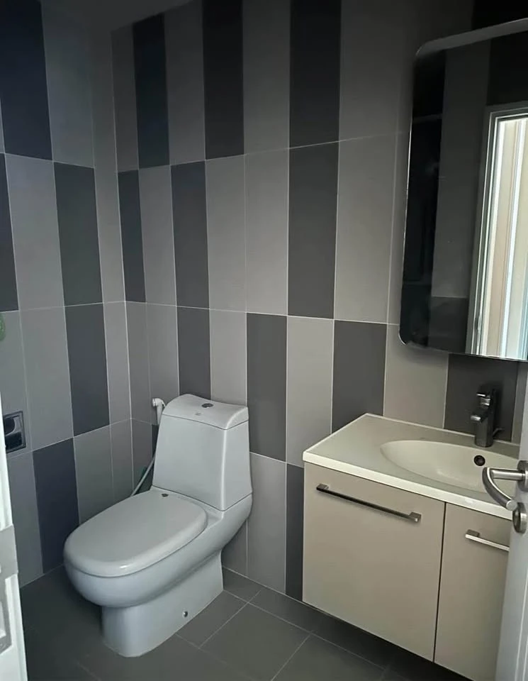 Condo for rent at Onyx Phahonyothin—spacious, with ample living area and complete convenience. Book now—don't miss out!