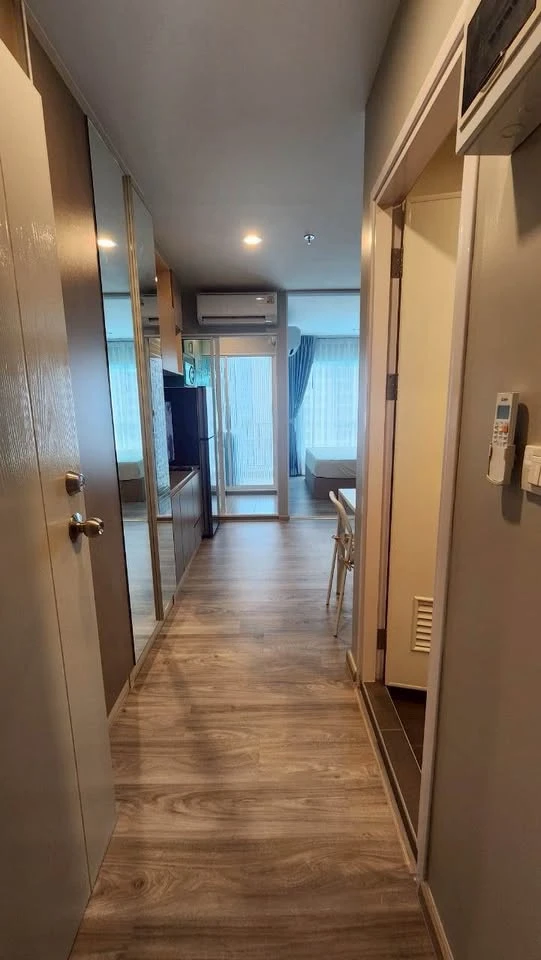 Condo for rent at Regent Home Bangna. The unit is partitioned into separate, clearly defined zones. Everything you need is here. Don't miss out!