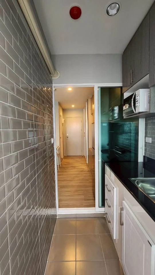 Condo for rent at Regent Home Bangna. The unit is partitioned into separate, clearly defined zones. Everything you need is here. Don't miss out!