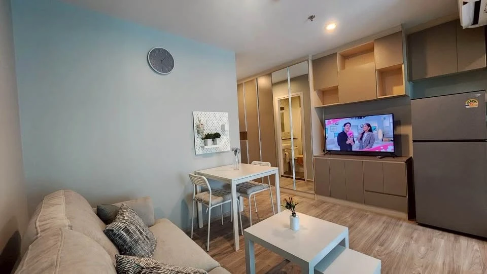 Condo for rent at Regent Home Bangna. The unit is partitioned into separate, clearly defined zones. Everything you need is here. Don't miss out!