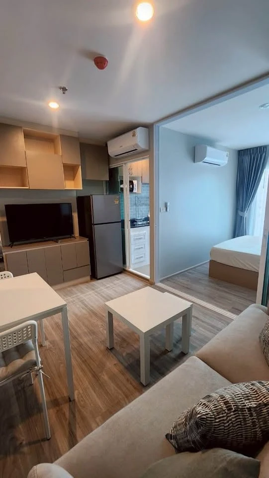 Condo for rent at Regent Home Bangna. The unit is partitioned into separate, clearly defined zones. Everything you need is here. Don't miss out!