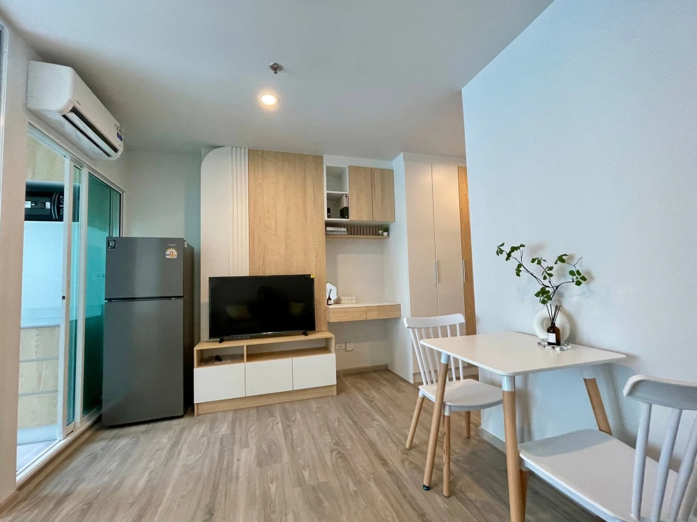 Condo for rent at Regent Home Bangna. Beautifully built-in unit, fully furnished and ready to move in. All appliances included. Just bring your suitca