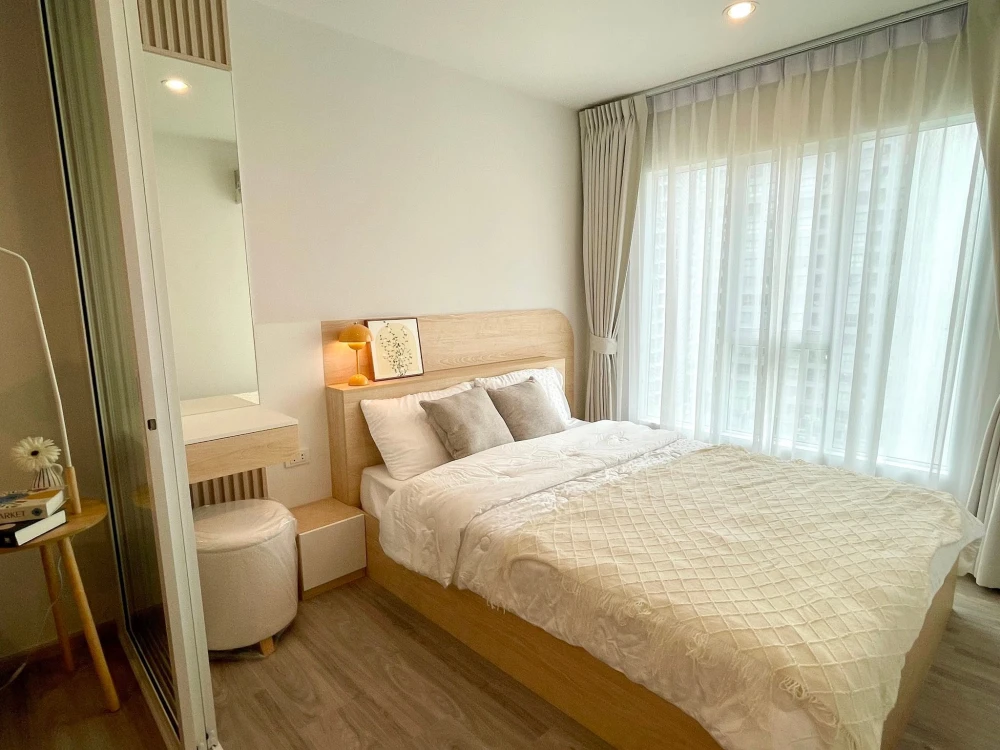 Condo for rent at Regent Home Bangna. Beautifully built-in unit, fully furnished and ready to move in. All appliances included. Just bring your suitca