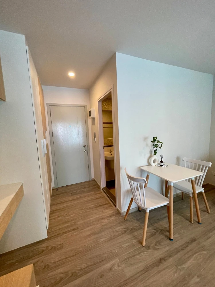 Condo for rent at Regent Home Bangna. Beautifully built-in unit, fully furnished and ready to move in. All appliances included. Just bring your suitca
