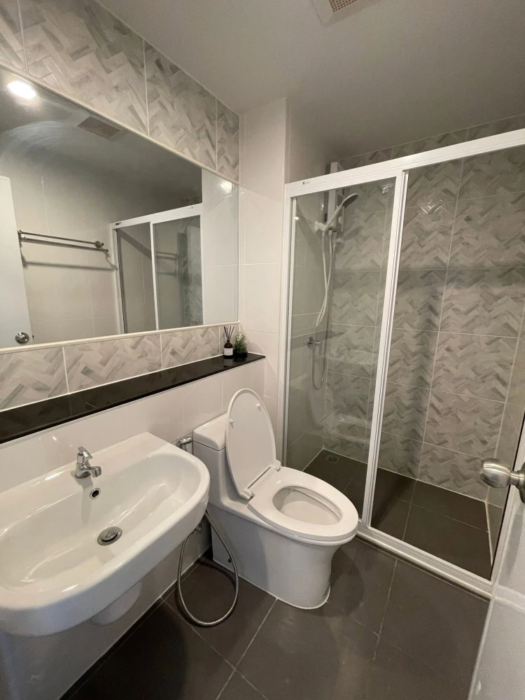 Condo for rent at Regent Home Bangna. Beautifully built-in unit, fully furnished and ready to move in. All appliances included. Just bring your suitca