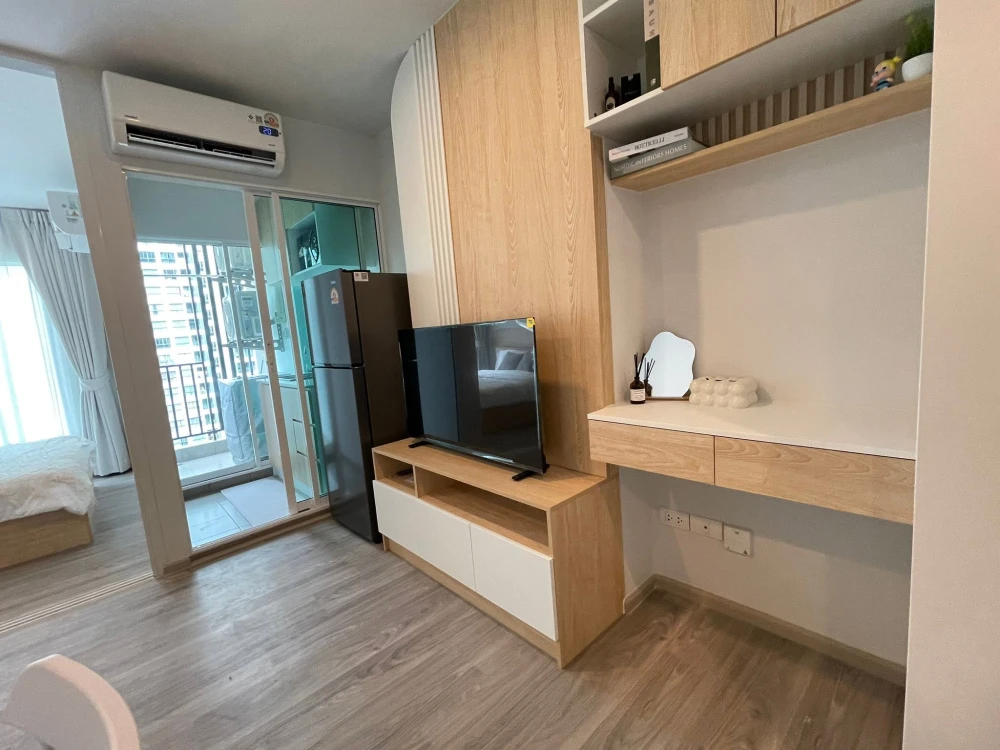Condo for rent at Regent Home Bangna. Beautifully built-in unit, fully furnished and ready to move in. All appliances included. Just bring your suitca