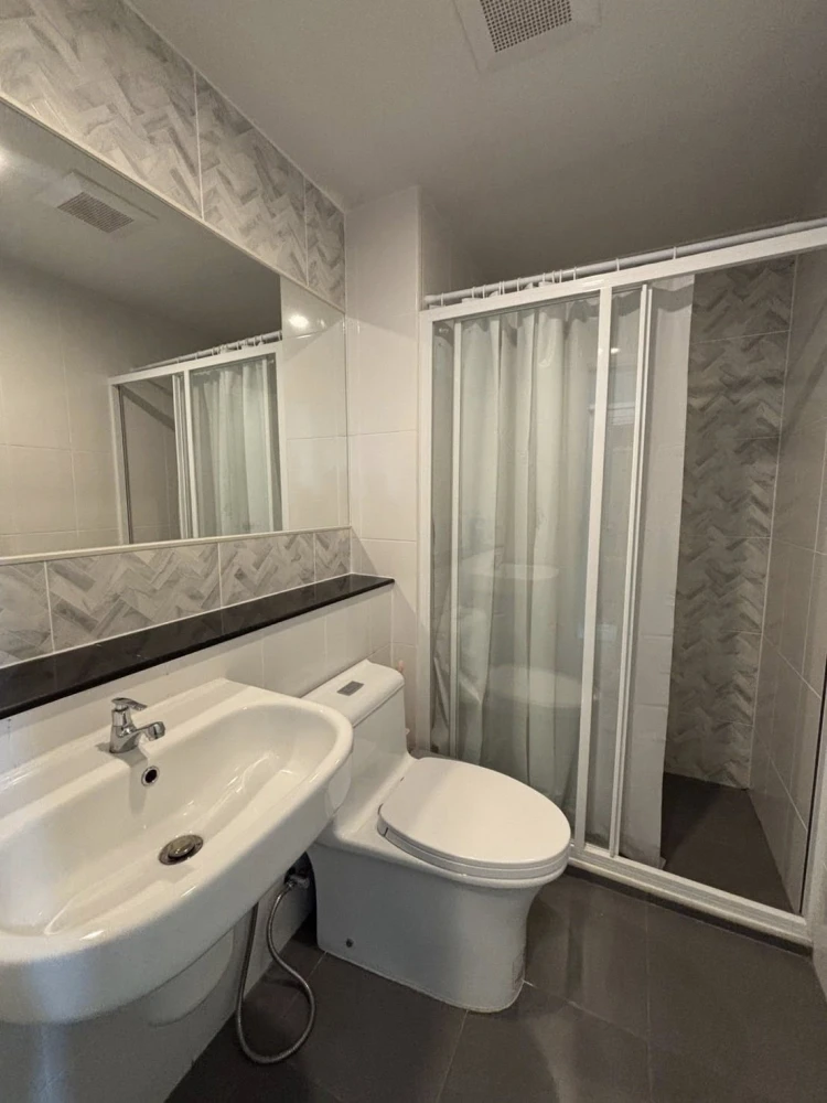 Condo for rent at Regent Home Bangna. Fully furnished and equipped with appliances. Just bring your suitcase and move in!