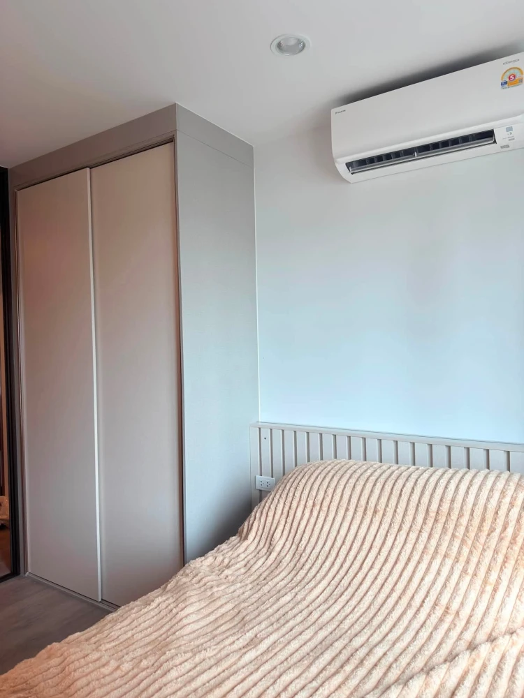 Condo for rent at Regent Home Wutthakat. Nicely decorated unit with separate partitions. Convenient and fully equipped. Book now!