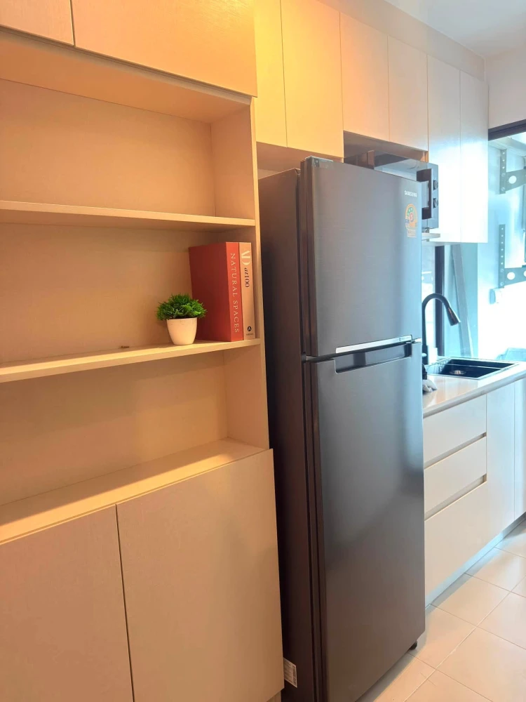 Condo for rent at Regent Home Wutthakat. Nicely decorated unit with separate partitions. Convenient and fully equipped. Book now!