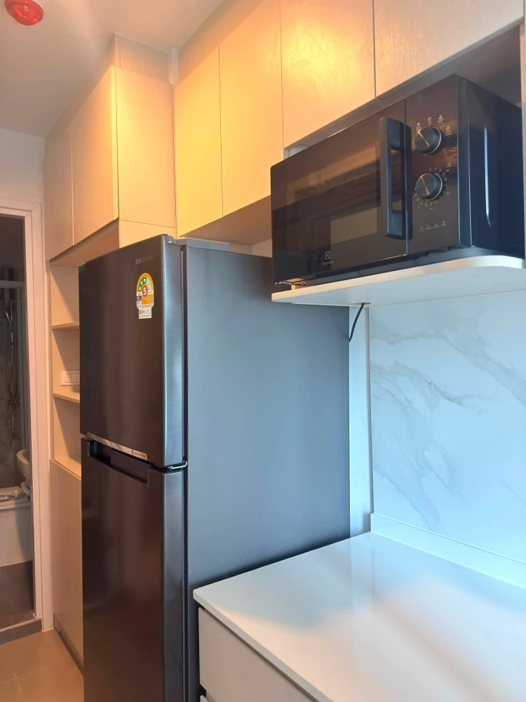 Condo for rent at Regent Home Wutthakat. Nicely decorated unit with separate partitions. Convenient and fully equipped. Book now!