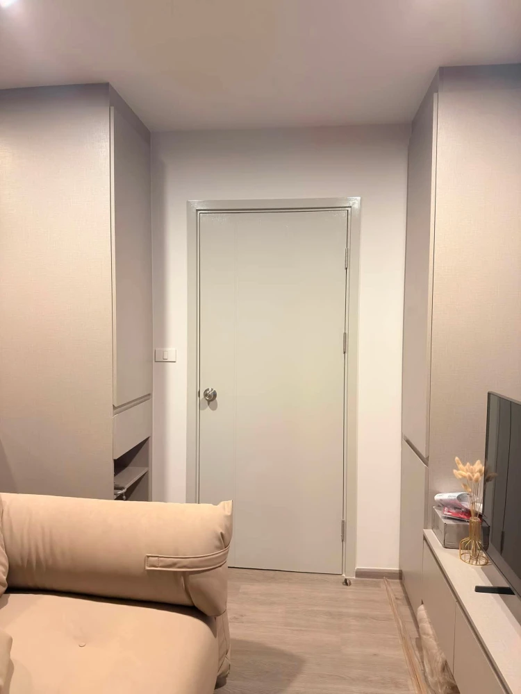 Condo for rent at Regent Home Wutthakat. Nicely decorated unit with separate partitions. Convenient and fully equipped. Book now!