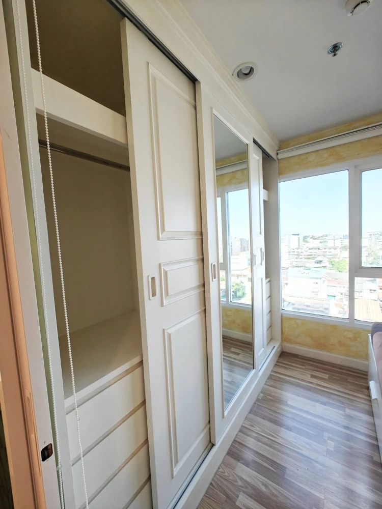 Condo for rent at Regent Orchid Sukhumvit 101. Fully furnished and ready to move in. High-quality wallpaper installed. Book now! Don't miss out!