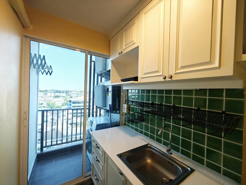 Condo for rent at Regent Orchid Sukhumvit 101. Fully furnished and ready to move in. High-quality wallpaper installed. Book now! Don't miss out!