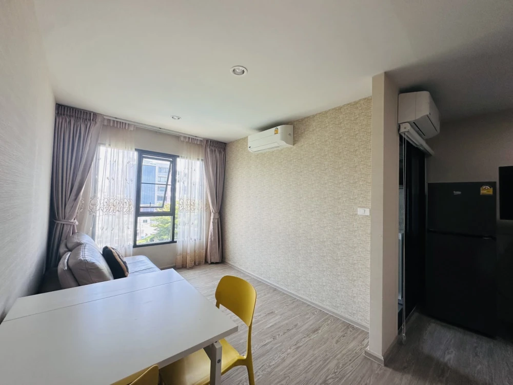 Condo for rent at RYE Huamak: Move-in ready unit, fully furnished and equipped with all appliances. Great price—book now, don't miss out!