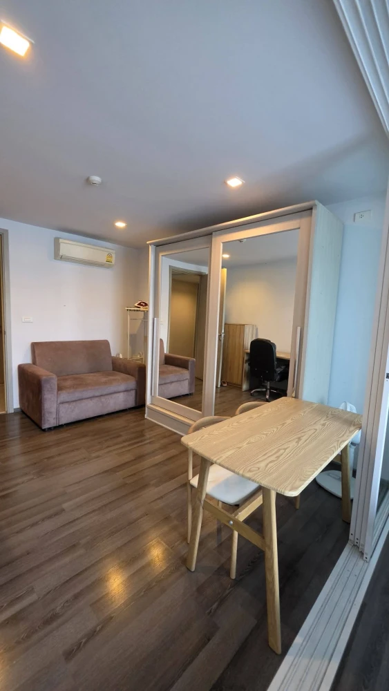 Condo for rent: Sari by Sansiri. Large, comfortable unit with efficient use of space. Fully furnished with appliances. Move in soon!